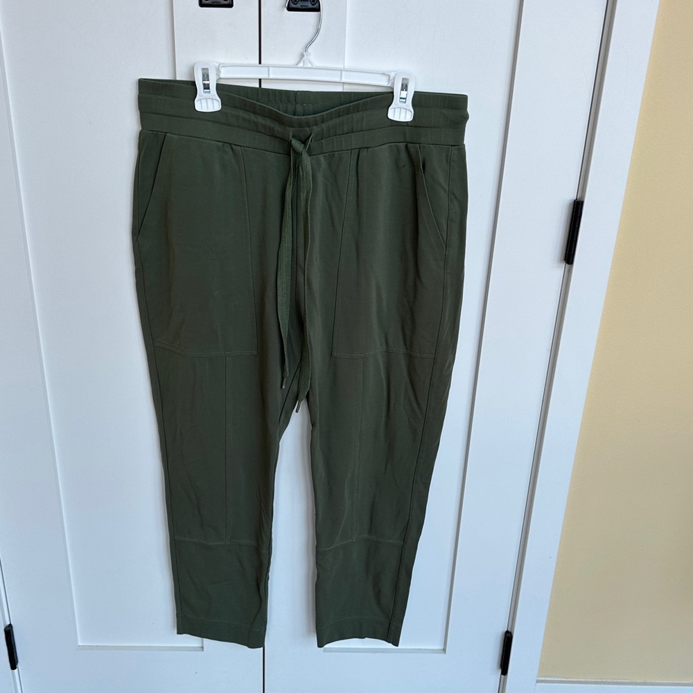 CAbi Olive Green Women’s Joggers Size L